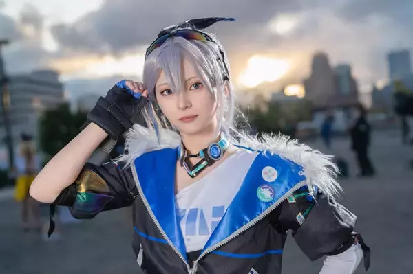 コスプレ】スラリと伸びる足にも注目。クールでスタイリッシュな『崩壊 