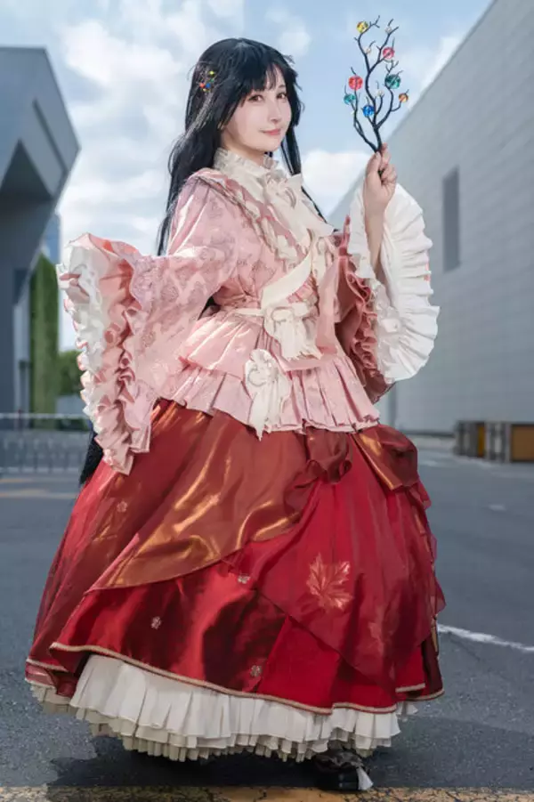 「【コスプレ】生地をたっぷり使った衣装の絢爛さに目を奪われる！月の姫「蓬莱山輝夜」の優雅な美しさを見せる人気レイヤー【写真8枚】」の画像
