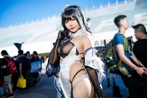 「【コスプレ】シースルーな衣装×太もも曲線美が生み出す芸術点が高すぎる！台湾美女の『アズレン』鎮海のセクシーな魅力にクラクラ【写真9枚】」の画像