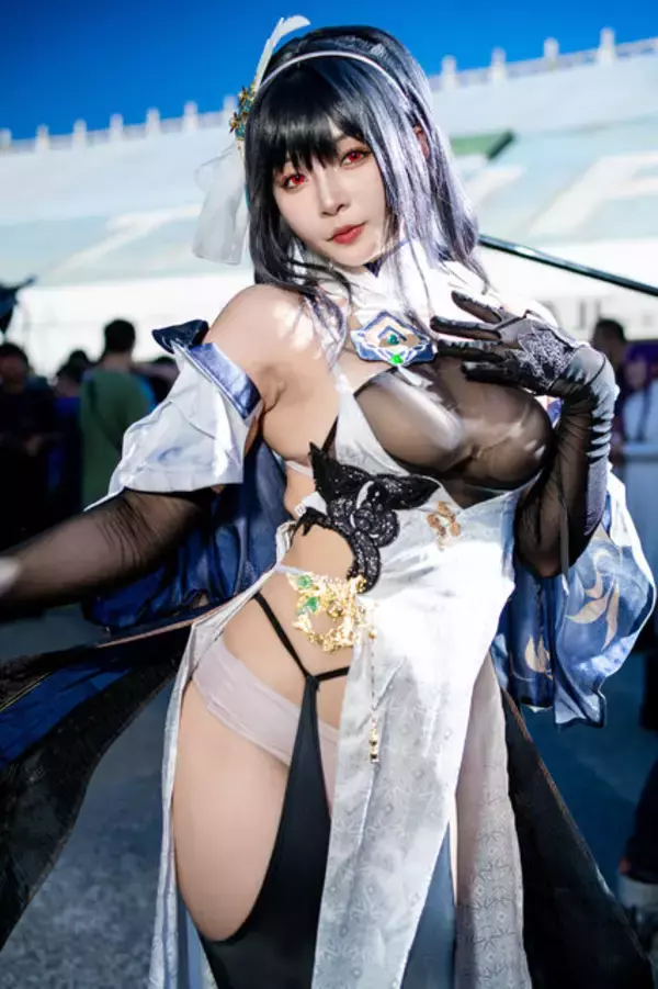 「【コスプレ】シースルーな衣装×太もも曲線美が生み出す芸術点が高すぎる！台湾美女の『アズレン』鎮海のセクシーな魅力にクラクラ【写真9枚】」の画像