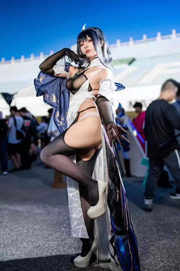 「【コスプレ】シースルーな衣装×太もも曲線美が生み出す芸術点が高すぎる！台湾美女の『アズレン』鎮海のセクシーな魅力にクラクラ【写真9枚】」の画像