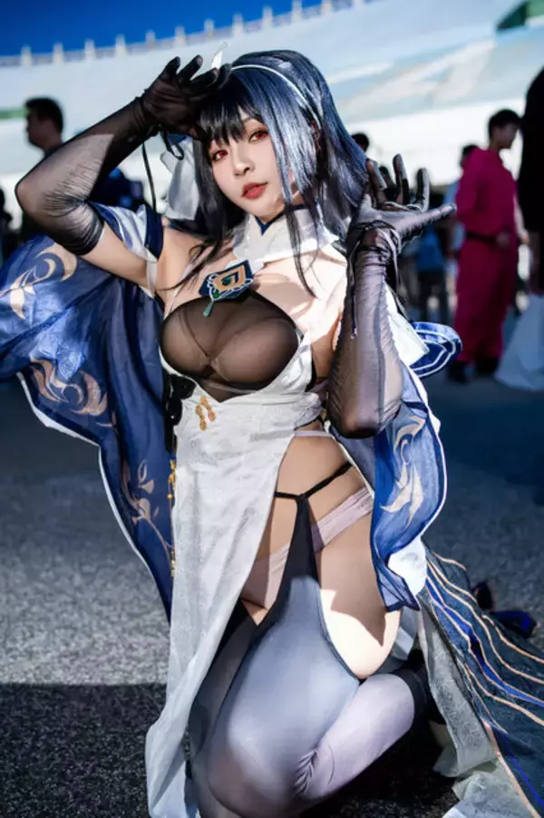 「【コスプレ】シースルーな衣装×太もも曲線美が生み出す芸術点が高すぎる！台湾美女の『アズレン』鎮海のセクシーな魅力にクラクラ【写真9枚】」の画像