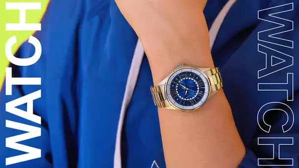 「ホロライブEN「がうる・ぐら」モチーフのアウターや時計、バッグがかわいい！描き下ろしイラストを使用したアクリルスタンドも」の画像