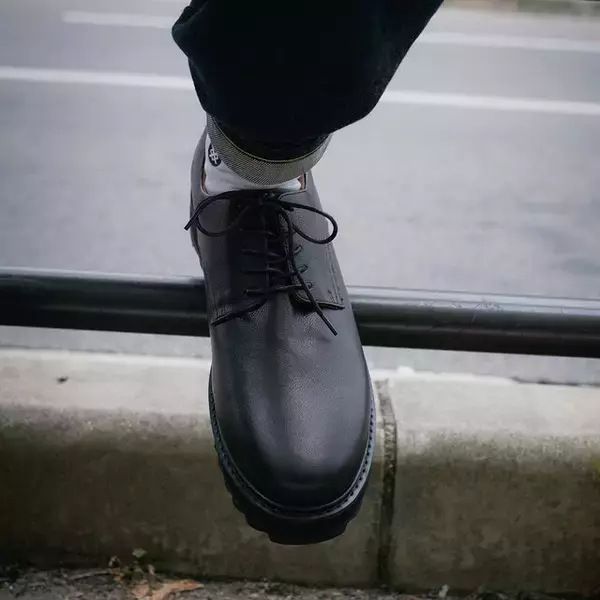 カメラマン用の黒革靴「ガイア」「マッシュ」「オルテガ」が12月19日発売―黒い三連星やガンダムとは特に関係ない