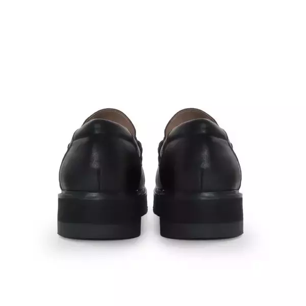 「カメラマン用の黒革靴「ガイア」「マッシュ」「オルテガ」が12月19日発売―黒い三連星やガンダムとは特に関係ない」の画像