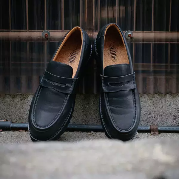 「カメラマン用の黒革靴「ガイア」「マッシュ」「オルテガ」が12月19日発売―黒い三連星やガンダムとは特に関係ない」の画像