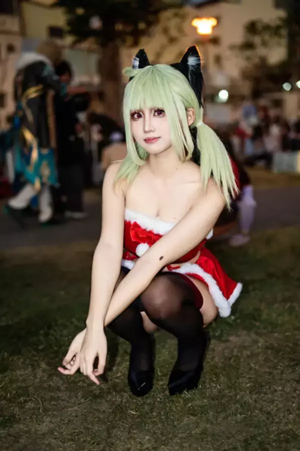 「【コスプレ】ニーハイ×ガーターベルトが似合いすぎる台湾美女サンタクロースにドキッ！季節外れでも思わずプレゼントが欲しくなる【写真7枚】」の画像