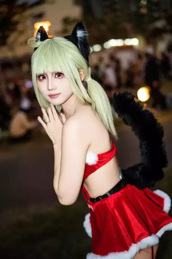 「【コスプレ】ニーハイ×ガーターベルトが似合いすぎる台湾美女サンタクロースにドキッ！季節外れでも思わずプレゼントが欲しくなる【写真7枚】」の画像