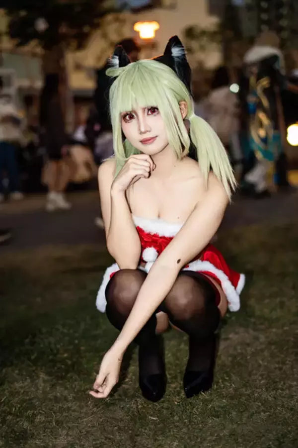「【コスプレ】ニーハイ×ガーターベルトが似合いすぎる台湾美女サンタクロースにドキッ！季節外れでも思わずプレゼントが欲しくなる【写真7枚】」の画像