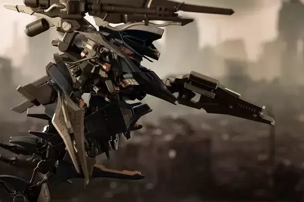「『ARMORED CORE 4』“烏殺し”の異名を持つ「オルレア」プラモデルがクール！鮮烈な登場シーンを再現、差し替えにより二刀流も」の画像