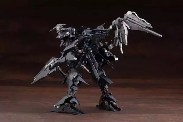 「『ARMORED CORE 4』“烏殺し”の異名を持つ「オルレア」プラモデルがクール！鮮烈な登場シーンを再現、差し替えにより二刀流も」の画像