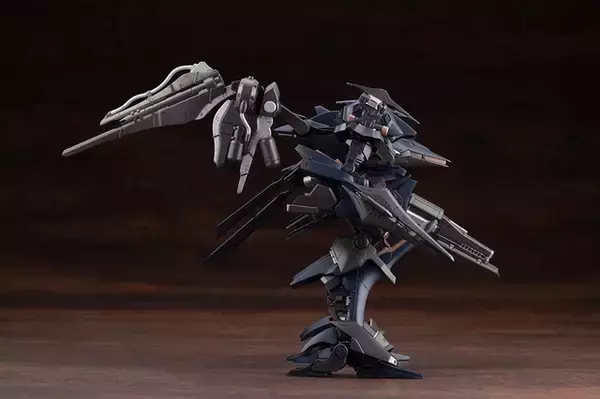 「『ARMORED CORE 4』“烏殺し”の異名を持つ「オルレア」プラモデルがクール！鮮烈な登場シーンを再現、差し替えにより二刀流も」の画像