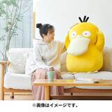 「『ポケモン』“等身大”の「コダックぬいぐるみ」が再受注！全長約80cmと存在感バツグン」の画像1