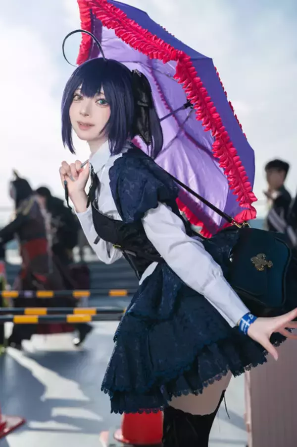 「【コスプレ】16歳美少女の「小鳥遊六花」が本物すぎる！透明感溢れる笑顔に中二病感満載のポーズが恋してしまう可愛さ【写真8枚】」の画像