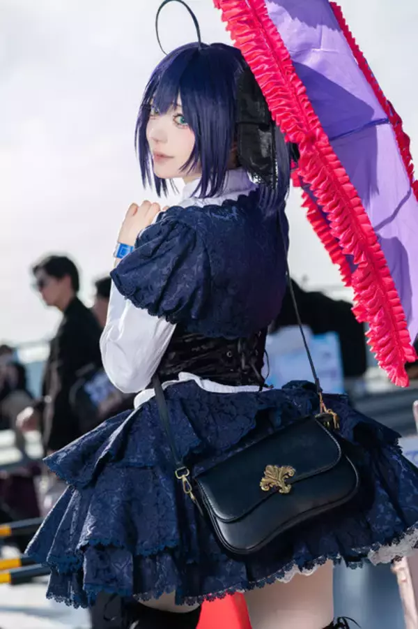 「【コスプレ】16歳美少女の「小鳥遊六花」が本物すぎる！透明感溢れる笑顔に中二病感満載のポーズが恋してしまう可愛さ【写真8枚】」の画像