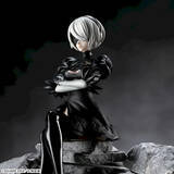 「ちょこんと座る姿が美しい…！アニメ「ニーア」より、「2B」フィギュアがアミューズメント施設にて再登場」の画像4