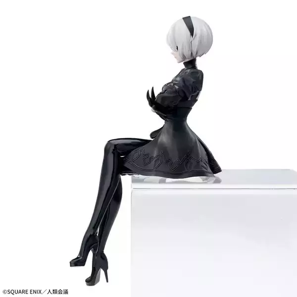 「ちょこんと座る姿が美しい…！アニメ「ニーア」より、「2B」フィギュアがアミューズメント施設にて再登場」の画像