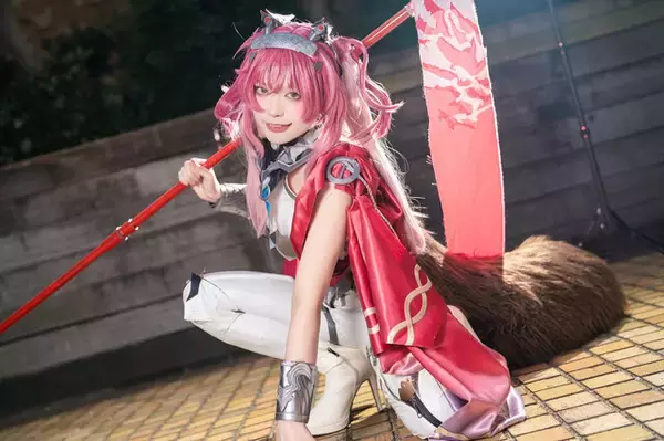 「【コスプレ】スレンダーな美ボディから繰り出すS字カーブ！振り向きポーズや立ち姿がかっこいい『鳴潮』ルパの美女レイヤー【写真8枚】」の画像