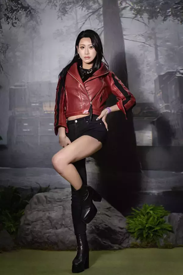 「【コスプレ】スラリ美脚にドキッ…『FELIDAE/上御徒町リカ』アジアンビューティー・花宮いのり【写真10枚】」の画像