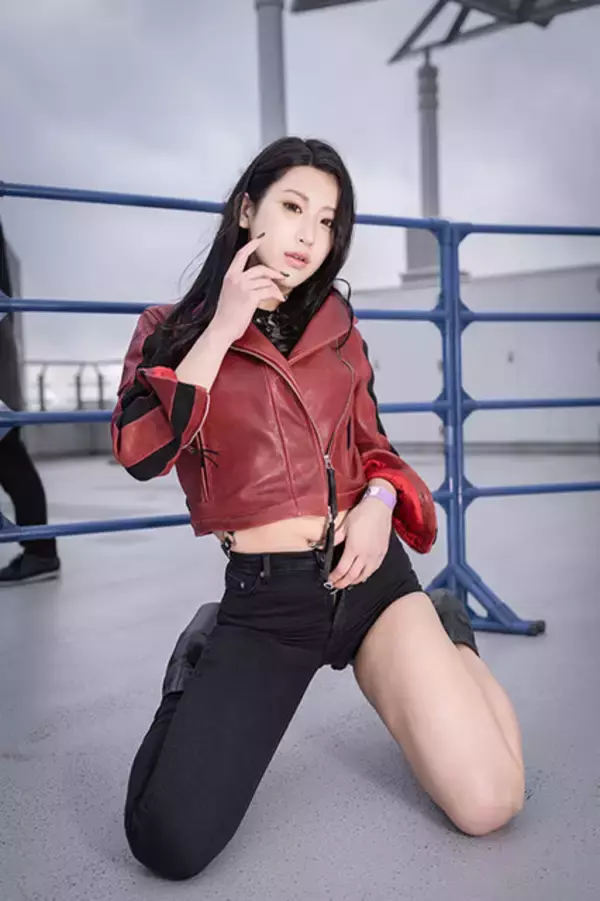 「【コスプレ】スラリ美脚にドキッ…『FELIDAE/上御徒町リカ』アジアンビューティー・花宮いのり【写真10枚】」の画像