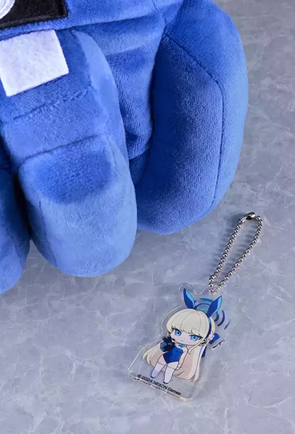 「バニーアスナのお尻についたモフモフ尻尾…！？『ブルアカ』より「うさぎの尻尾手榴弾キーチェーン」とトキの「アームギアクッション」が予約受付中」の画像