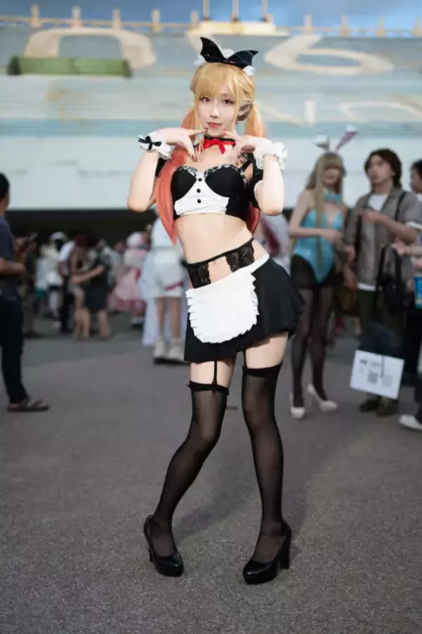 「【コスプレ】ちょっぴり大胆なメイド姿が可愛すぎ！香港美女の「着せ恋」喜多川海夢はスレンダーなウエストと美脚で魅せる【写真8枚】」の画像