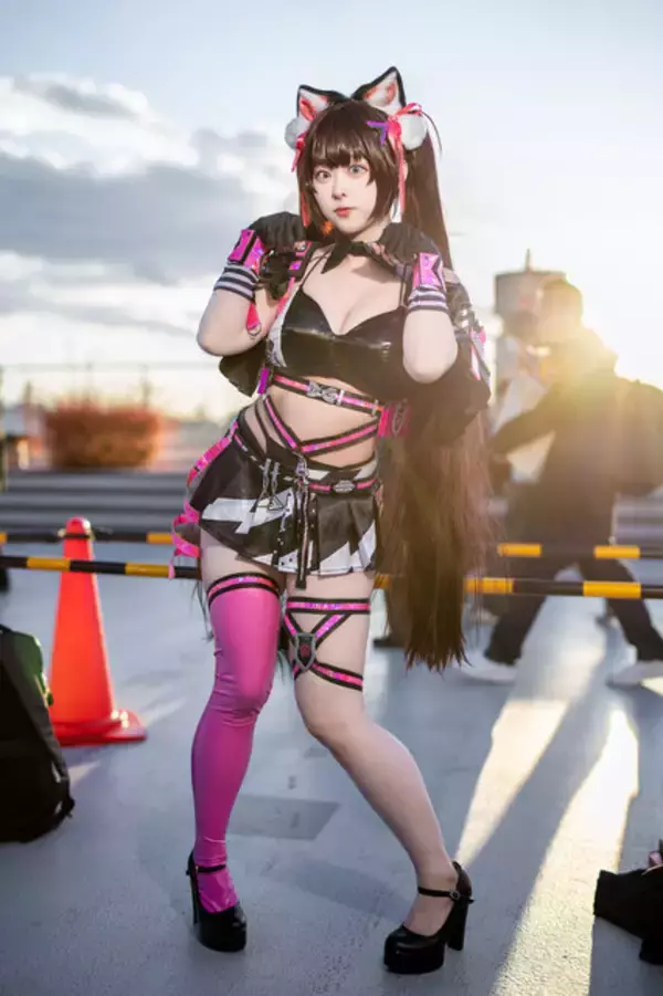 「『アズレン』から『NIKKE』まで目白押し！世界中から美女コスプレイヤーが集った2024年冬コミケをプレイバック【写真45枚】」の画像