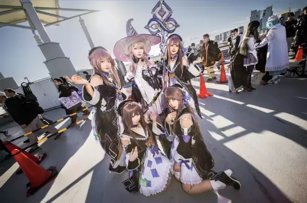 「『アズレン』から『NIKKE』まで目白押し！世界中から美女コスプレイヤーが集った2024年冬コミケをプレイバック【写真45枚】」の画像