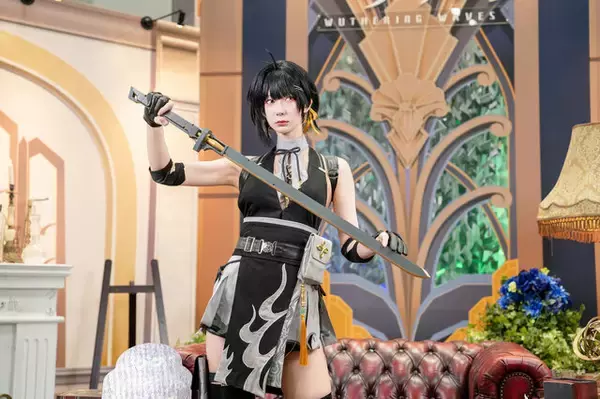 「『アズレン』から『NIKKE』まで目白押し！世界中から美女コスプレイヤーが集った2024年冬コミケをプレイバック【写真45枚】」の画像