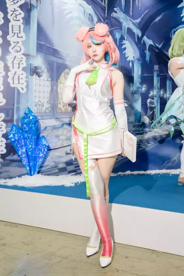 「『アズレン』から『NIKKE』まで目白押し！世界中から美女コスプレイヤーが集った2024年冬コミケをプレイバック【写真45枚】」の画像