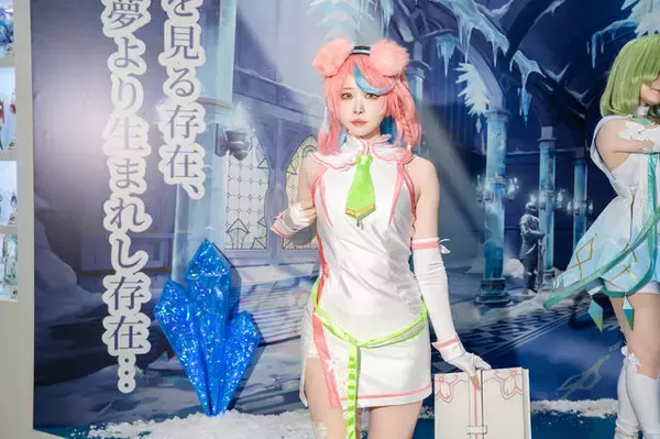 「『アズレン』から『NIKKE』まで目白押し！世界中から美女コスプレイヤーが集った2024年冬コミケをプレイバック【写真45枚】」の画像