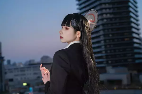 「【コスプレ】黒ストッキングに包まれた美脚、艶やかな黒髪、クールな容貌…『ブルアカ』リオのカリスマ的な美しさが完璧！人気レイヤー・月海つくね【写真8枚】」の画像