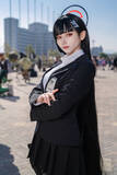 「【コスプレ】黒ストッキングに包まれた美脚、艶やかな黒髪、クールな容貌…『ブルアカ』リオのカリスマ的な美しさが完璧！人気レイヤー・月海つくね【写真8枚】」の画像5
