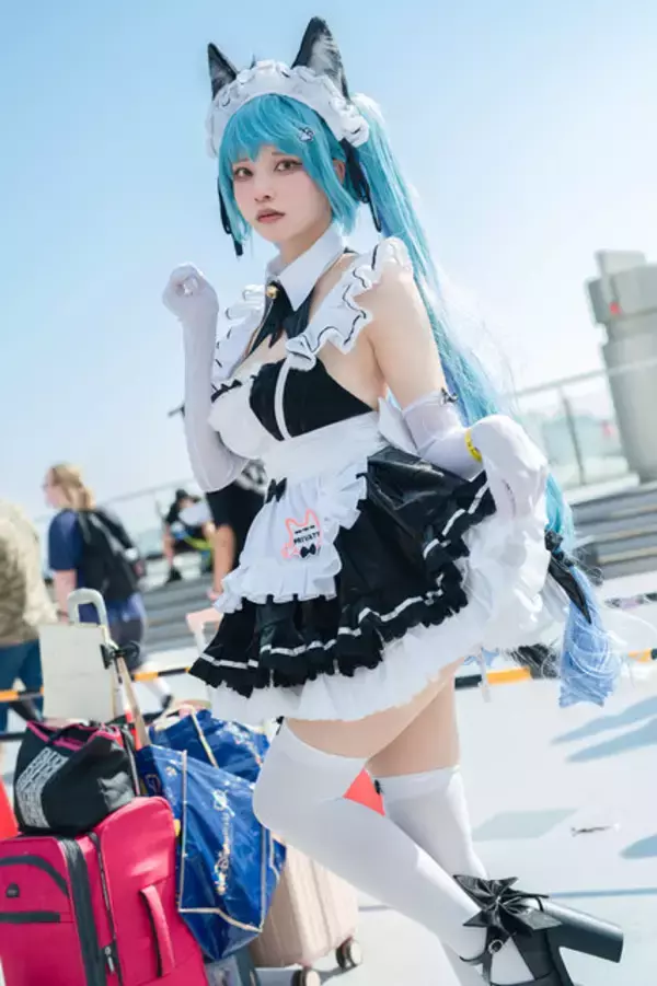 「【コスプレ】猫耳とメイドコラボの破壊力が反則級！水色のツインテールも爽やかな“メイドプリバティ”にドキドキ―人気レイヤー・きちぴよ」の画像