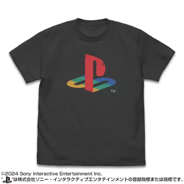 「PS5やコントローラーを大胆にデザイン！Tシャツやトートバッグなど「プレステ」ファン必見の新作グッズ全18種がラインナップ」の画像