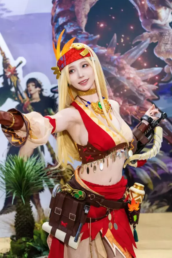 「【コスプレ】『モンハン』踊り子風の軽装備な衣装が似合う！くびれの美しさが際立つ女性ハンターが優雅なポージングで魅せる【写真7枚】」の画像