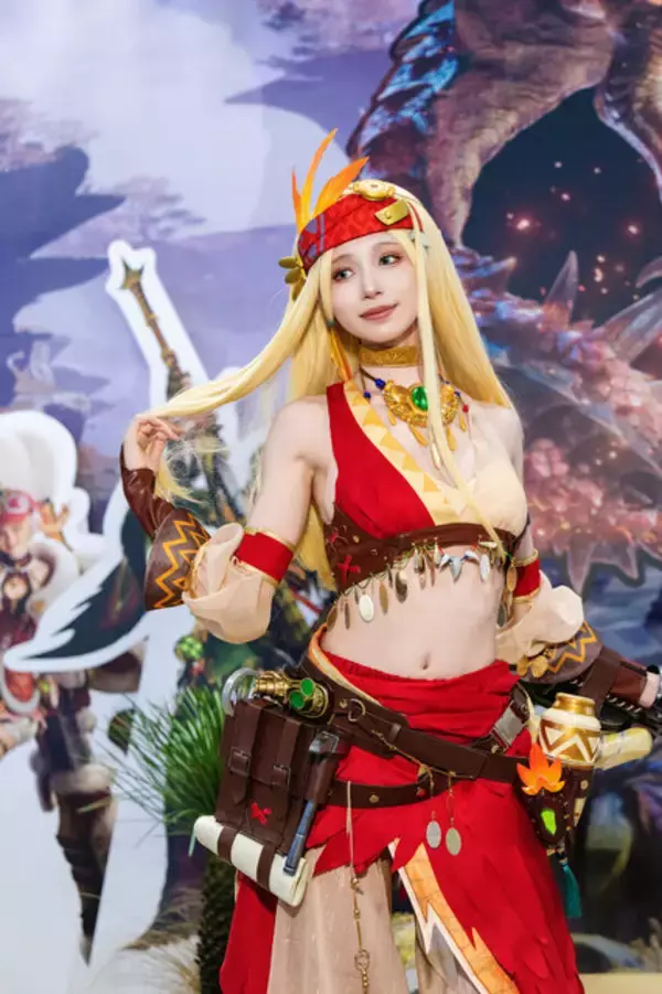 「【コスプレ】『モンハン』踊り子風の軽装備な衣装が似合う！くびれの美しさが際立つ女性ハンターが優雅なポージングで魅せる【写真7枚】」の画像