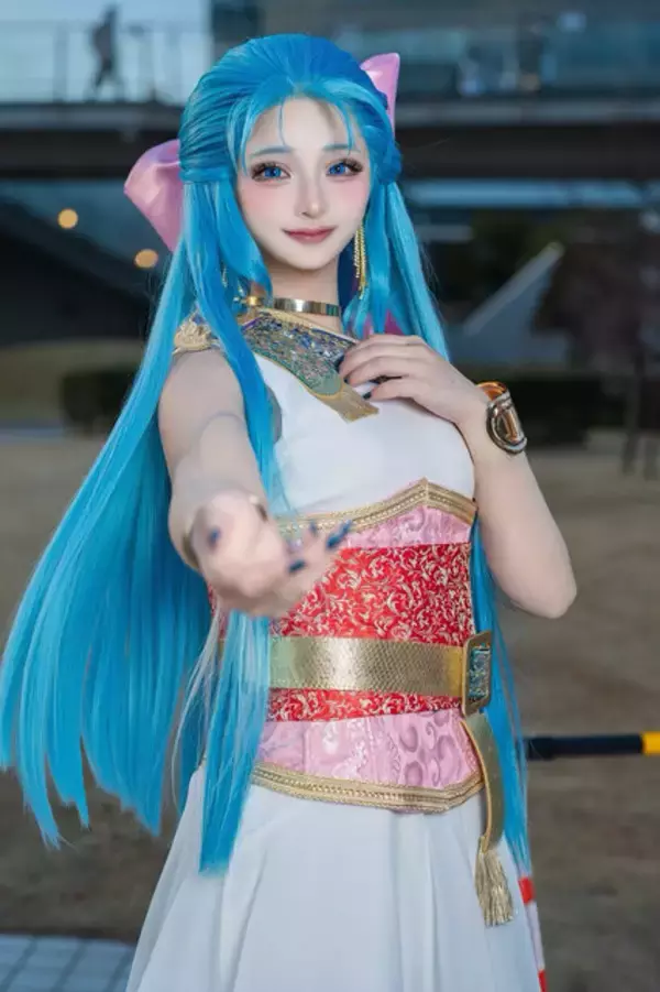 「【コスプレ】スタイル最高“マキマ”バニーに『ドラクエ5』フローラ＆ビアンカ、サロメ嬢まで「コミケ107」美女レイヤー8選【写真32枚】」の画像