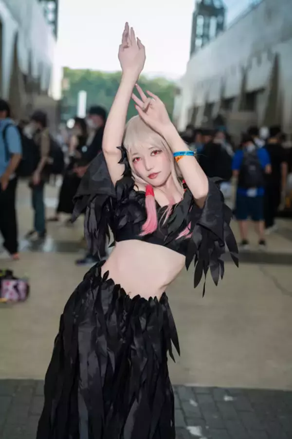 「【コスプレ】漆黒の翼を纏った「ギルティクラウン」いのりの艶やかさに刮目！美しいポージングが生み出す曲線美からも目が離せない」の画像