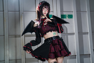 【コスプレ】スレンダーサキュバスの細いウエストとミニスカ×絶対領域にドキッ！メガネ越しに誘惑してくる美女レイヤー【写真9枚】