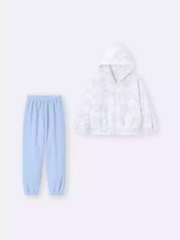 「「ジーユー」×「ポケピース」コラボ発売！お出かけからリラックスタイムまで、ほっこりした日常を切り取ったデザインに」の画像