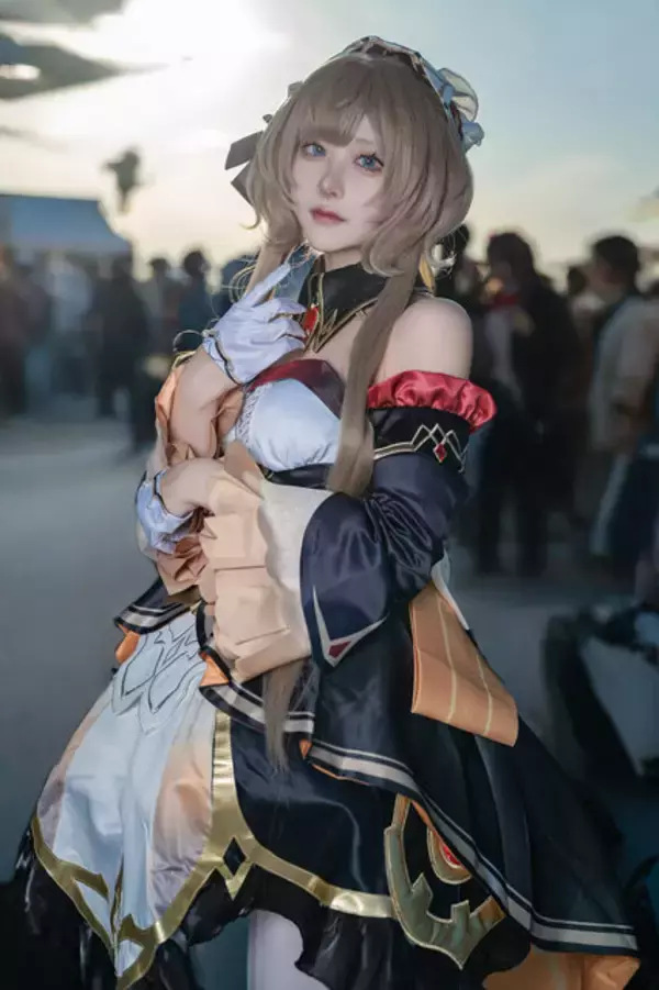 「【コスプレ】スタイル抜群な「ゼンゼロ」イヴリンや「学マス」リーリヤ、ホロライブまで人気キャラ勢揃いの「コミケ」美女レイヤー10選【写真44枚】」の画像