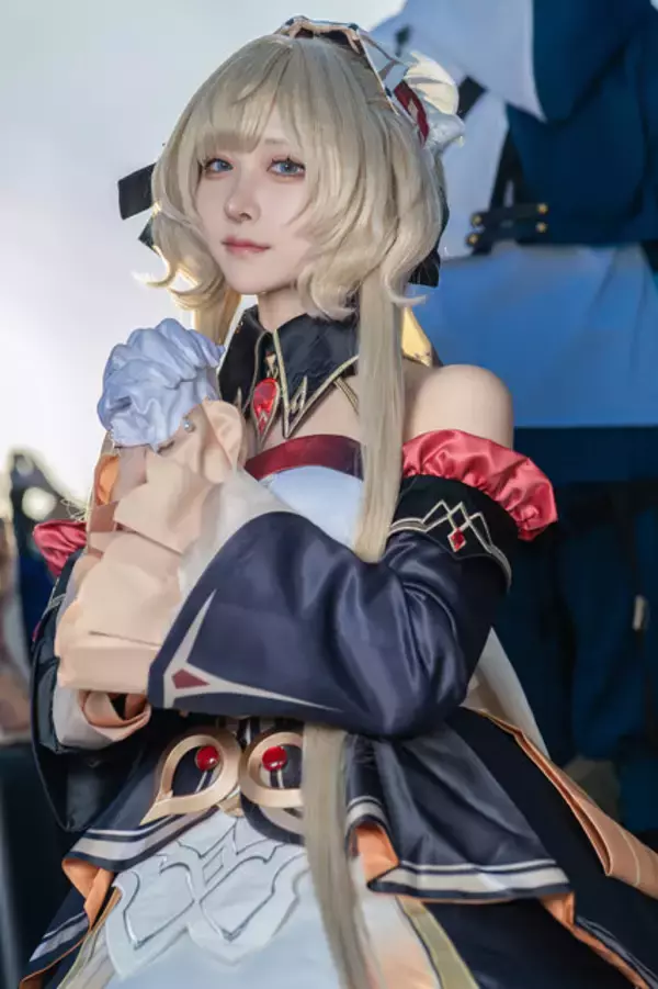 「【コスプレ】スタイル抜群な「ゼンゼロ」イヴリンや「学マス」リーリヤ、ホロライブまで人気キャラ勢揃いの「コミケ」美女レイヤー10選【写真44枚】」の画像