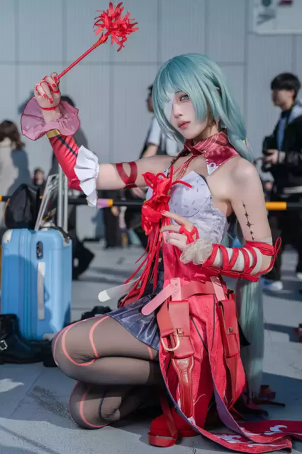 「【コスプレ】スタイル抜群な「ゼンゼロ」イヴリンや「学マス」リーリヤ、ホロライブまで人気キャラ勢揃いの「コミケ」美女レイヤー10選【写真44枚】」の画像