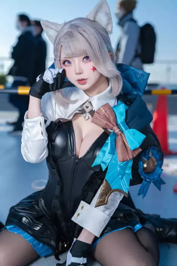 「【コスプレ】スタイル抜群な「ゼンゼロ」イヴリンや「学マス」リーリヤ、ホロライブまで人気キャラ勢揃いの「コミケ」美女レイヤー10選【写真44枚】」の画像