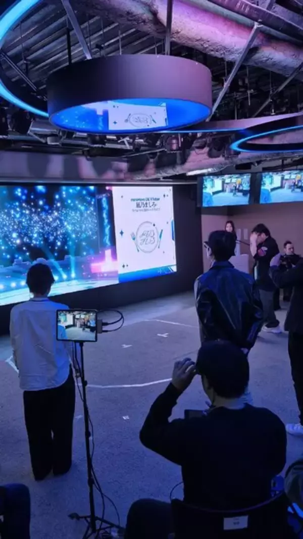 「ミリ波通信で進化した、凪乃ましろ3Dトークライブ体験レポート――ARグラス越しの“存在感”」の画像