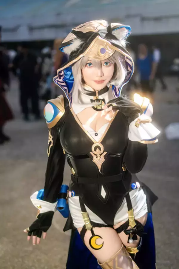 「【コスプレ】NIKKE、鳴潮、アズレン…人気ゲーム揃い踏み！躍動する曲線美で魅せる美女レイヤー8選【写真29枚】」の画像