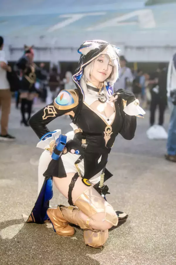 「【コスプレ】NIKKE、鳴潮、アズレン…人気ゲーム揃い踏み！躍動する曲線美で魅せる美女レイヤー8選【写真29枚】」の画像