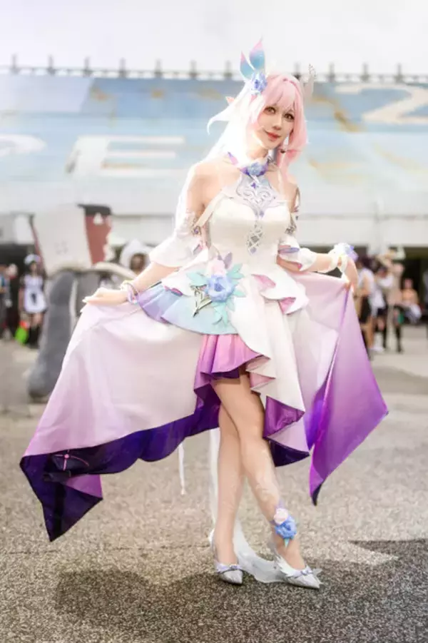 「【コスプレ】NIKKE、鳴潮、アズレン…人気ゲーム揃い踏み！躍動する曲線美で魅せる美女レイヤー8選【写真29枚】」の画像