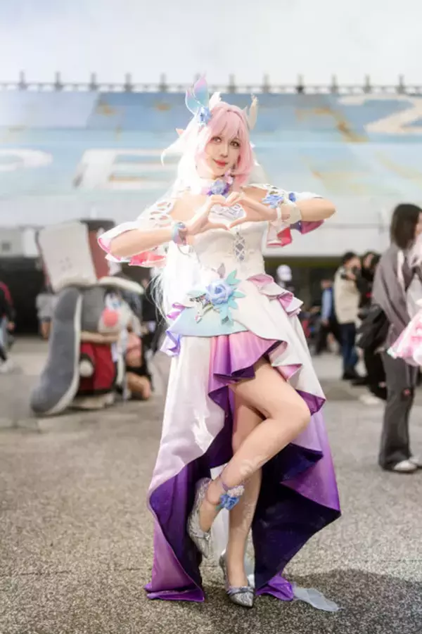 「【コスプレ】NIKKE、鳴潮、アズレン…人気ゲーム揃い踏み！躍動する曲線美で魅せる美女レイヤー8選【写真29枚】」の画像